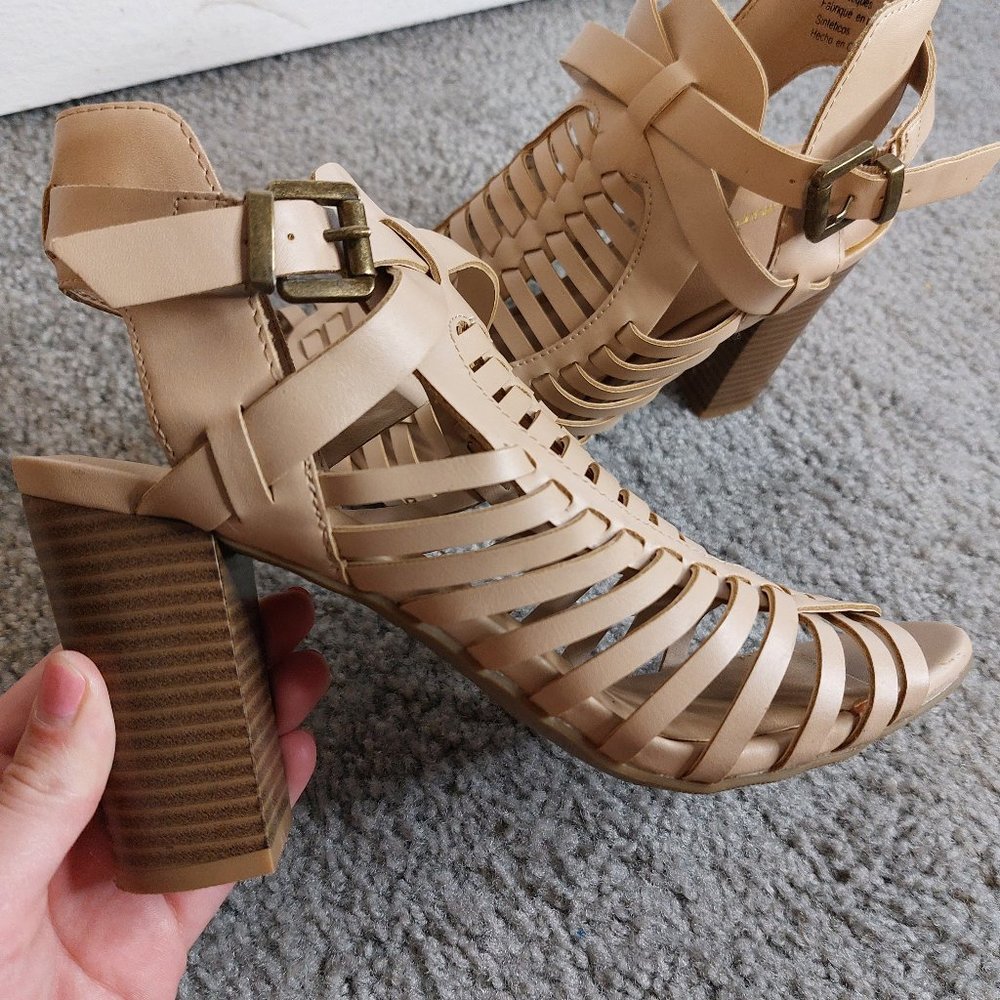 Tan Chunky Heels |  American Eagle | Size 6.5 | Sandal | Open Toe